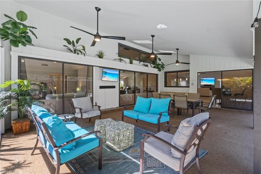 2529 Kings Lake Blvd, Naples, FL 34112-7