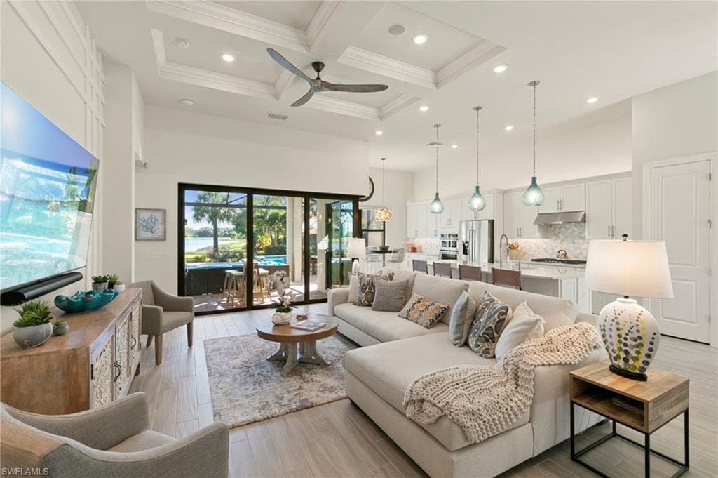 2787 Aviamar Cir, Naples, FL 34114-9