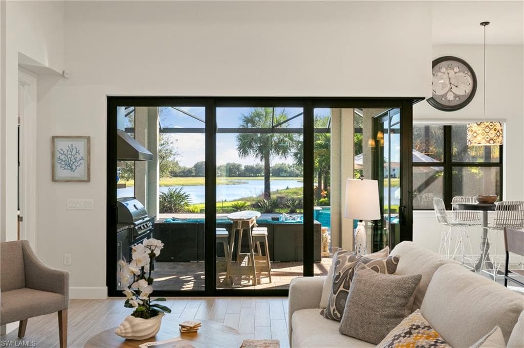 2787 Aviamar Cir, Naples, FL 34114-10