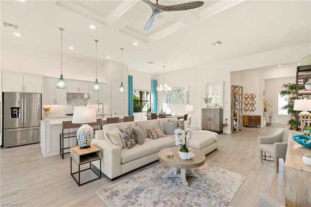 2787 Aviamar Cir, Naples, FL 34114-11