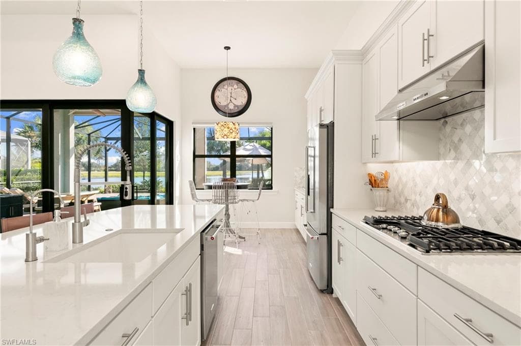 2787 Aviamar Cir, Naples, FL 34114-16