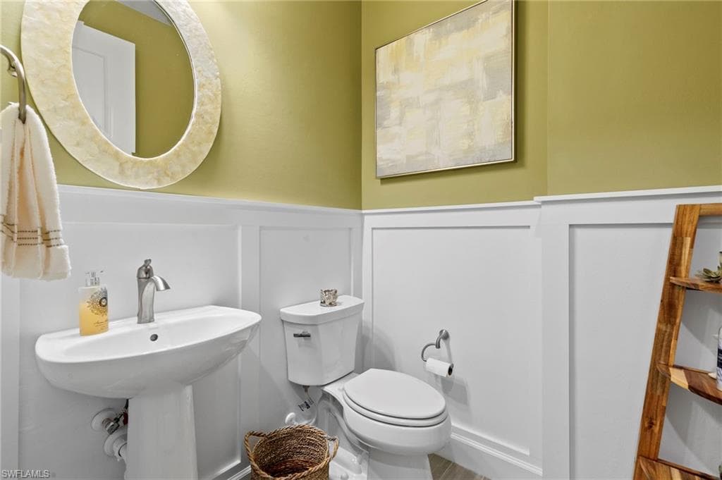 2787 Aviamar Cir, Naples, FL 34114-26