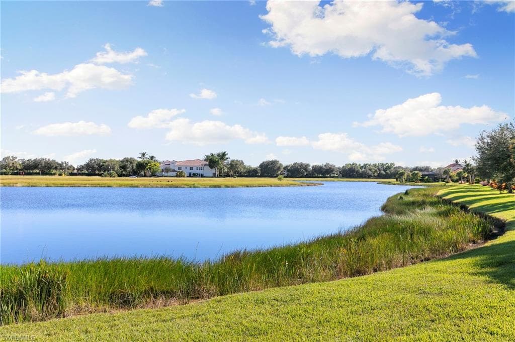 2787 Aviamar Cir, Naples, FL 34114-36