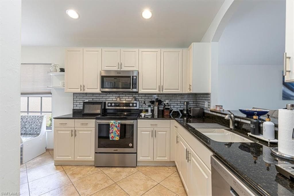 1630 Triangle Palm Ter, Naples, FL 34119-7