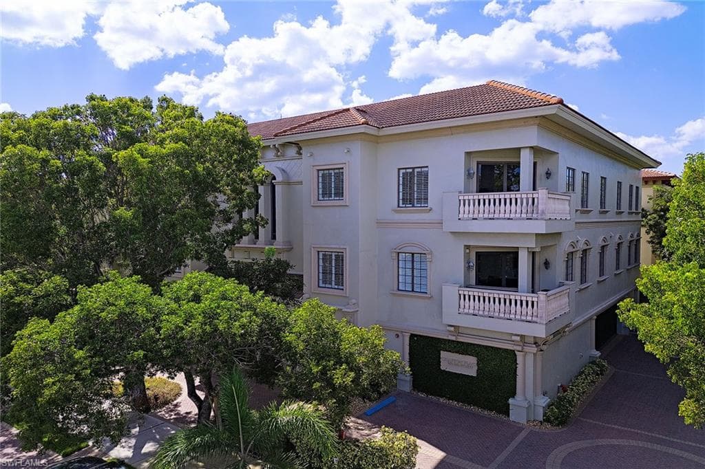 750 11th St S C, Naples, FL 34102-21