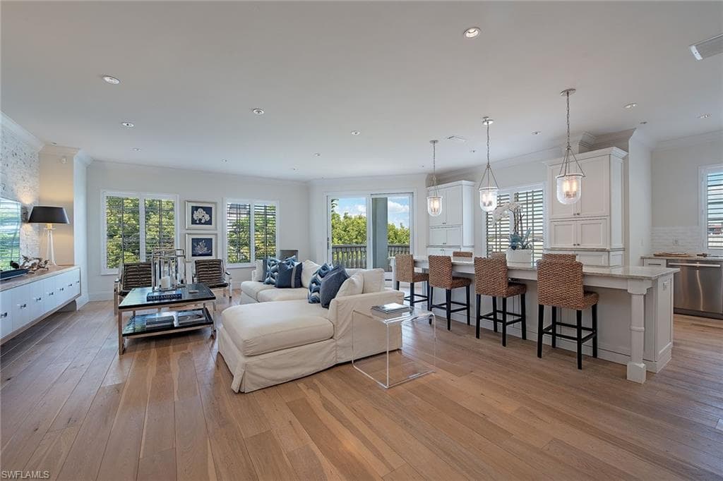 750 11th St S C, Naples, FL 34102-2