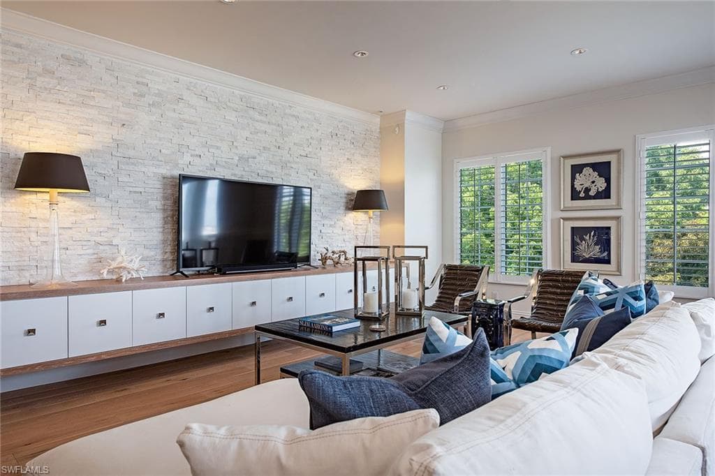 750 11th St S C, Naples, FL 34102-3