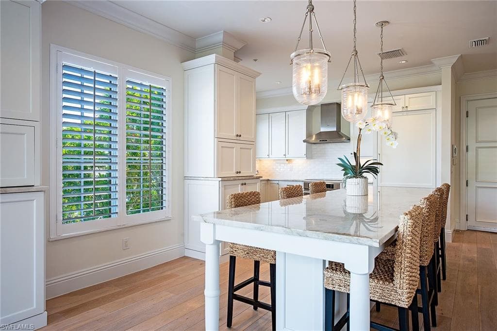 750 11th St S C, Naples, FL 34102-5