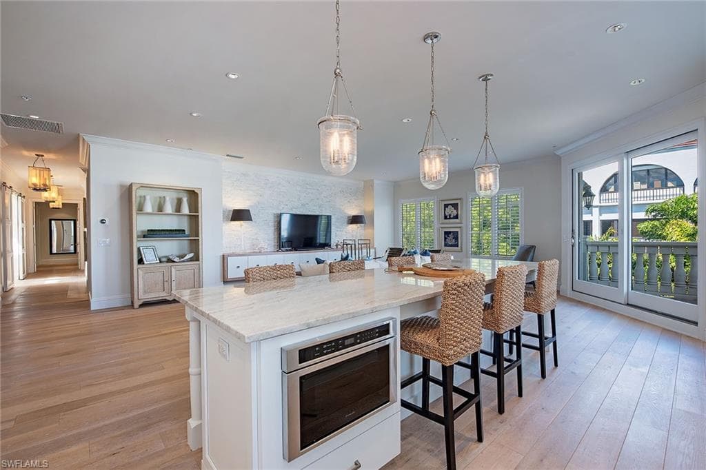 750 11th St S C, Naples, FL 34102-6