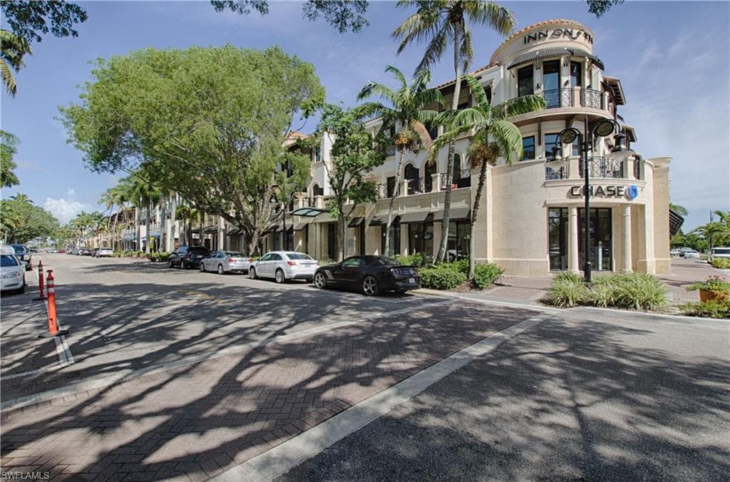 1300 Gulf Shore Blvd N 507, Naples, FL 34102-9