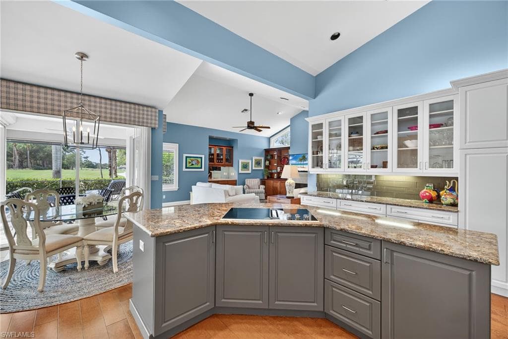 6 Bramblewood Pt, Naples, FL 34105-16