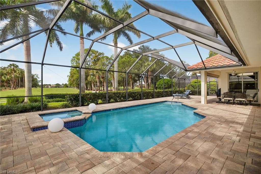 6 Bramblewood Pt, Naples, FL 34105-4