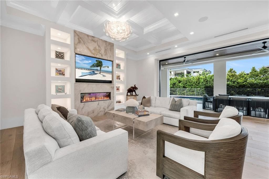 3190 Crayton Rd, Naples, FL 34103-9