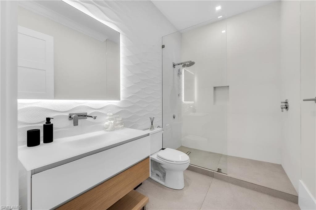 3190 Crayton Rd, Naples, FL 34103-25