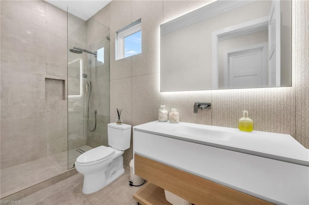 3190 Crayton Rd, Naples, FL 34103-31