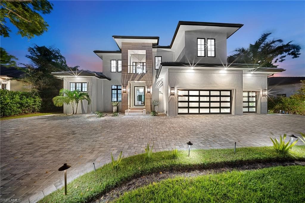 3190 Crayton Rd, Naples, FL 34103-5