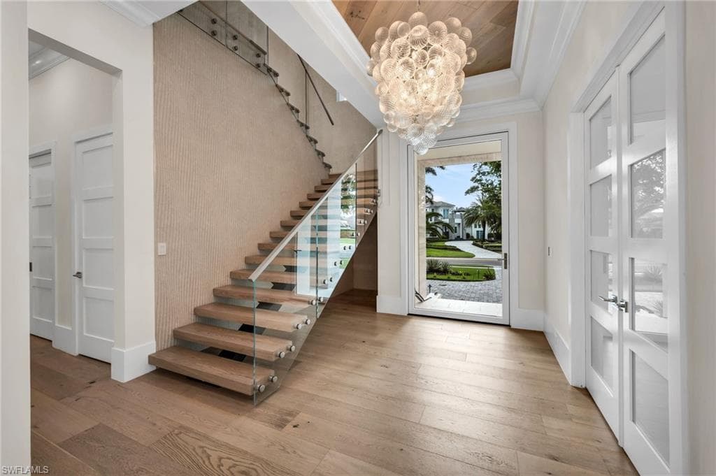 3190 Crayton Rd, Naples, FL 34103-7