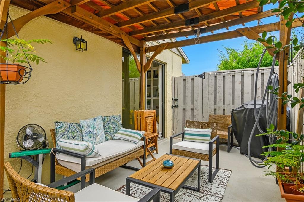 5266 Cedarbend Dr 1, Fort Myers, FL 33919-3