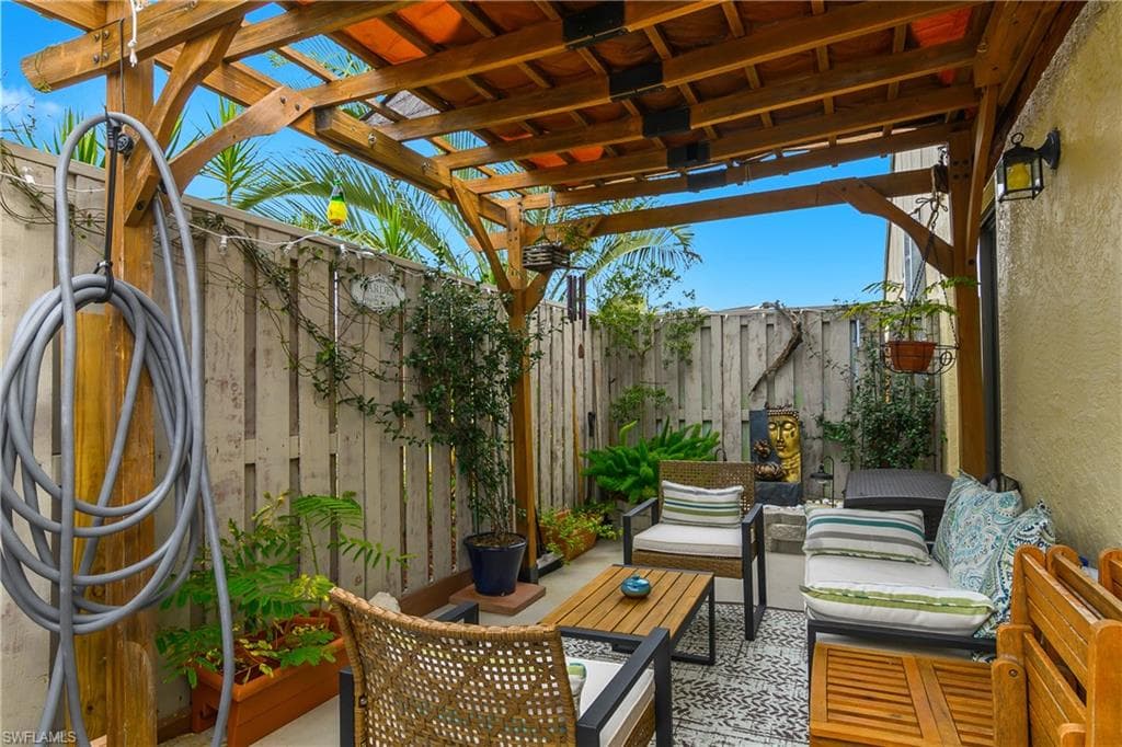 5266 Cedarbend Dr 1, Fort Myers, FL 33919-4