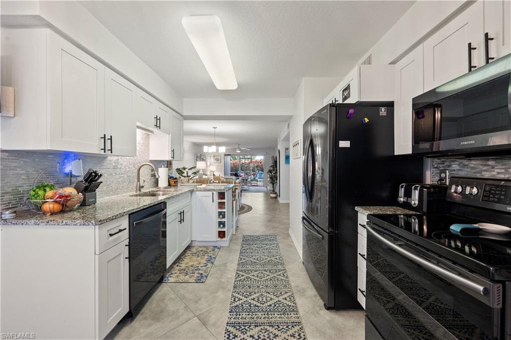 585 Club Side Dr 3, Naples, FL 34110-9