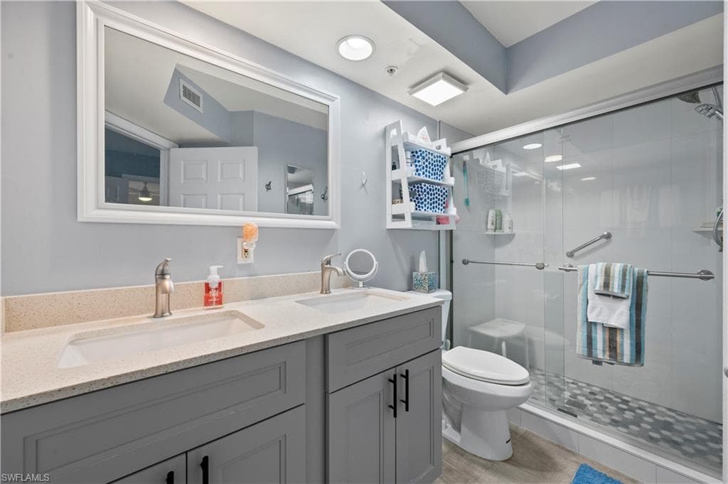 585 Club Side Dr 3, Naples, FL 34110-13