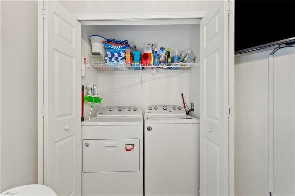 585 Club Side Dr 3, Naples, FL 34110-16