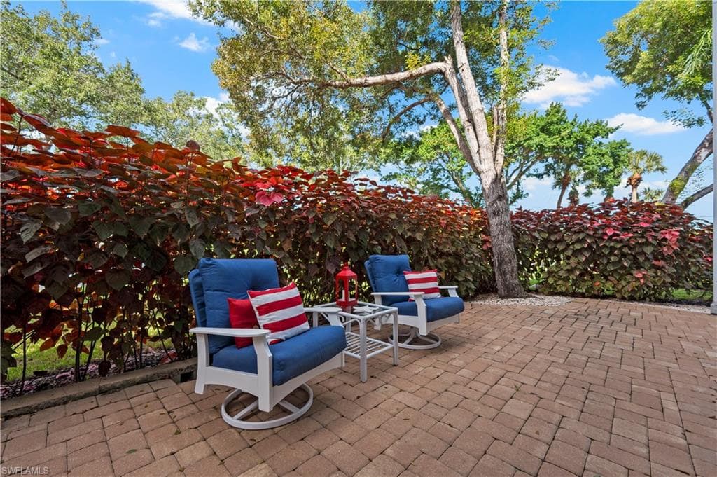 585 Club Side Dr 3, Naples, FL 34110-19