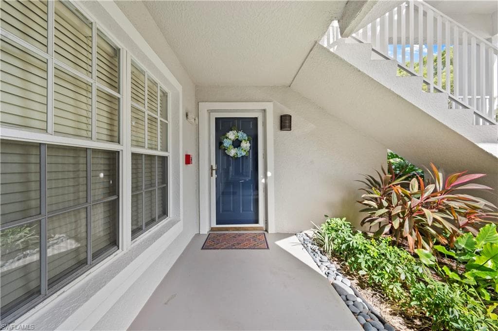 585 Club Side Dr 3, Naples, FL 34110-20
