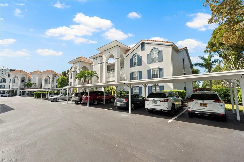 585 Club Side Dr 3, Naples, FL 34110-21