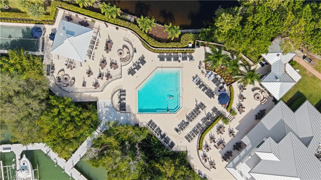 585 Club Side Dr 3, Naples, FL 34110-23