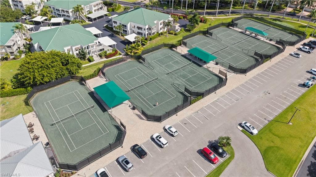 585 Club Side Dr 3, Naples, FL 34110-25