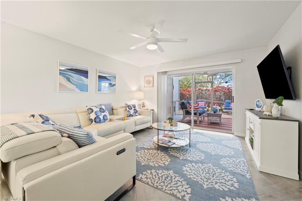 585 Club Side Dr 3, Naples, FL 34110-3