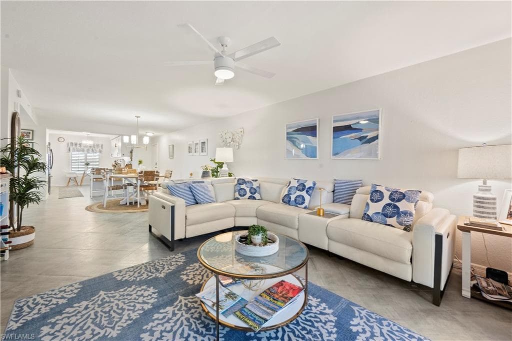 585 Club Side Dr 3, Naples, FL 34110-4