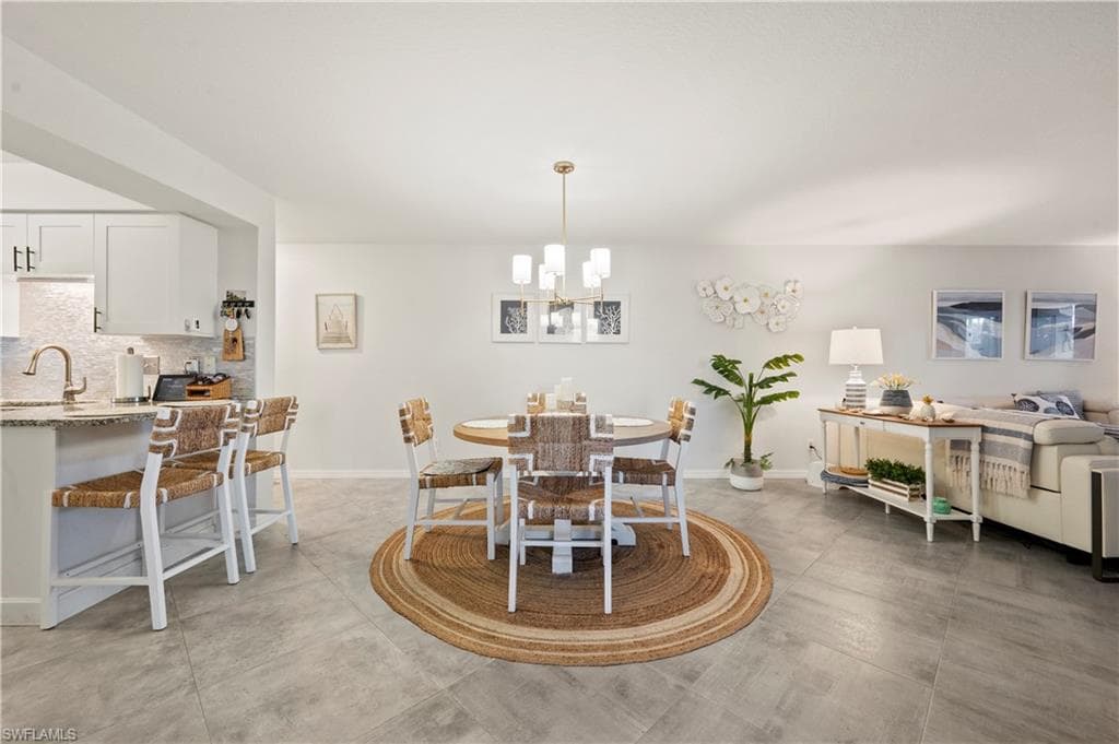 585 Club Side Dr 3, Naples, FL 34110-5