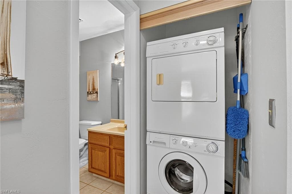 1009 Pine Isle Ln S 1009, Naples, FL 34112-26