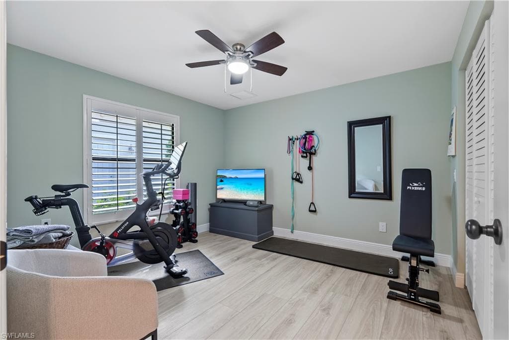 517 Parkwood Ln, Naples, FL 34103-19