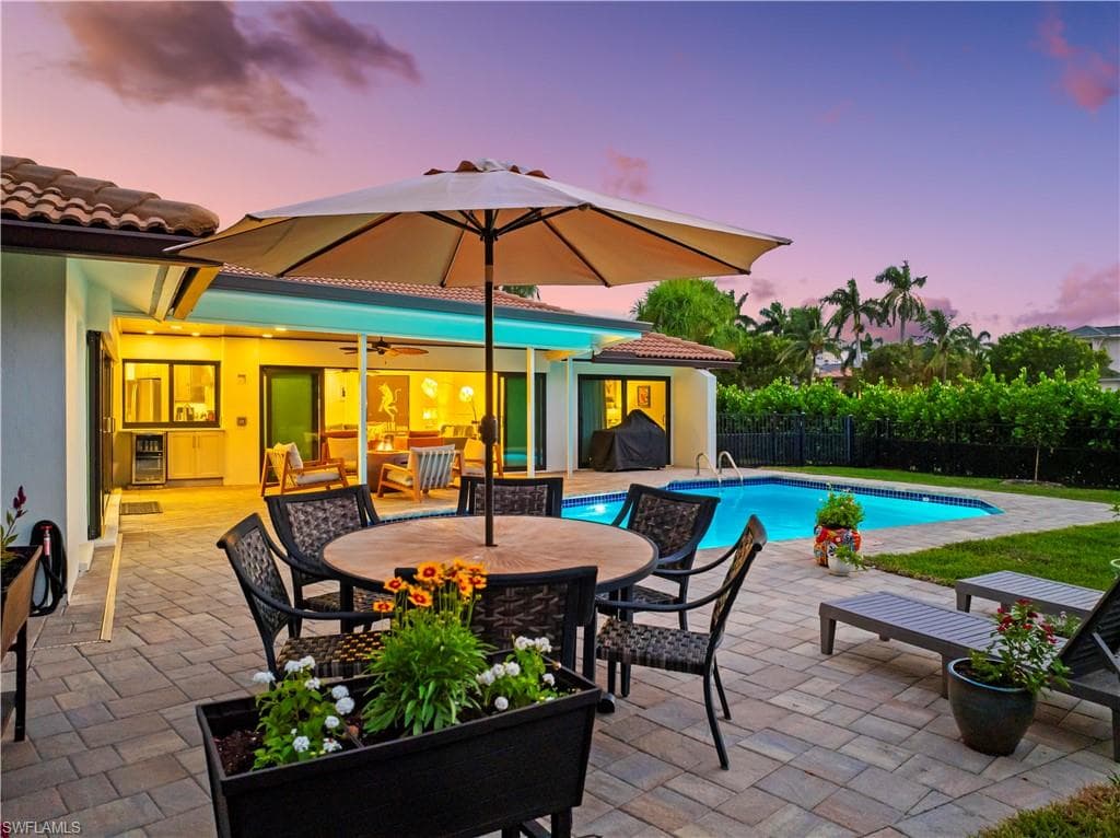 517 Parkwood Ln, Naples, FL 34103-20