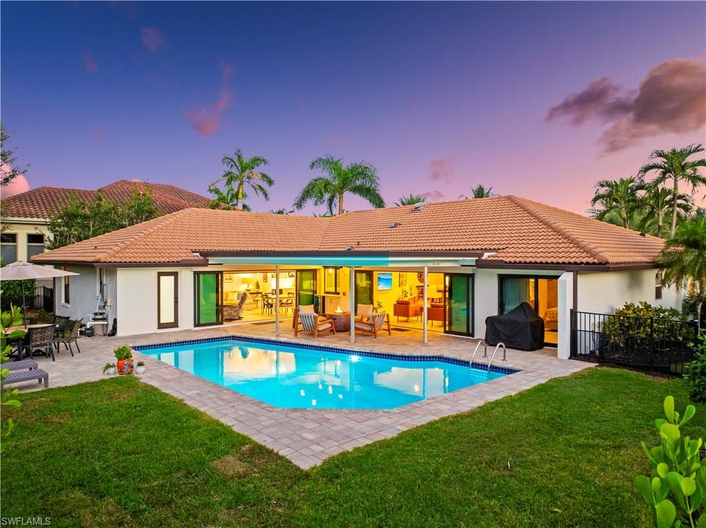 517 Parkwood Ln, Naples, FL 34103-21