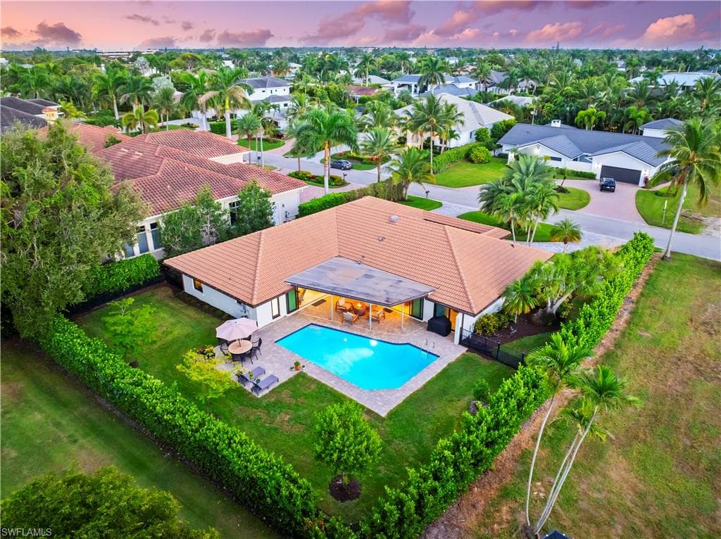 517 Parkwood Ln, Naples, FL 34103-22