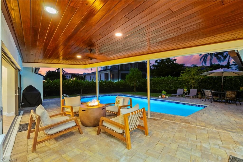 517 Parkwood Ln, Naples, FL 34103-23