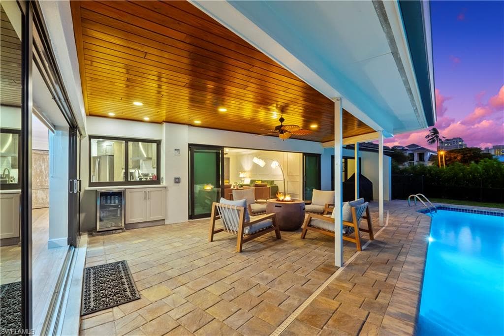 517 Parkwood Ln, Naples, FL 34103-24