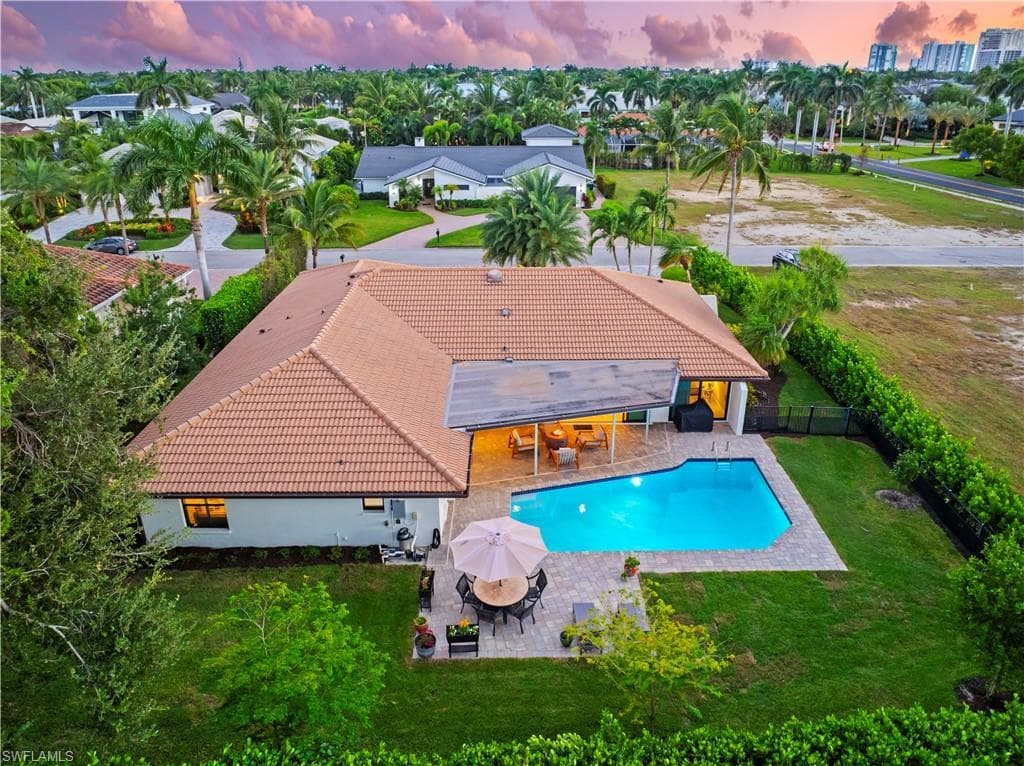 517 Parkwood Ln, Naples, FL 34103-26