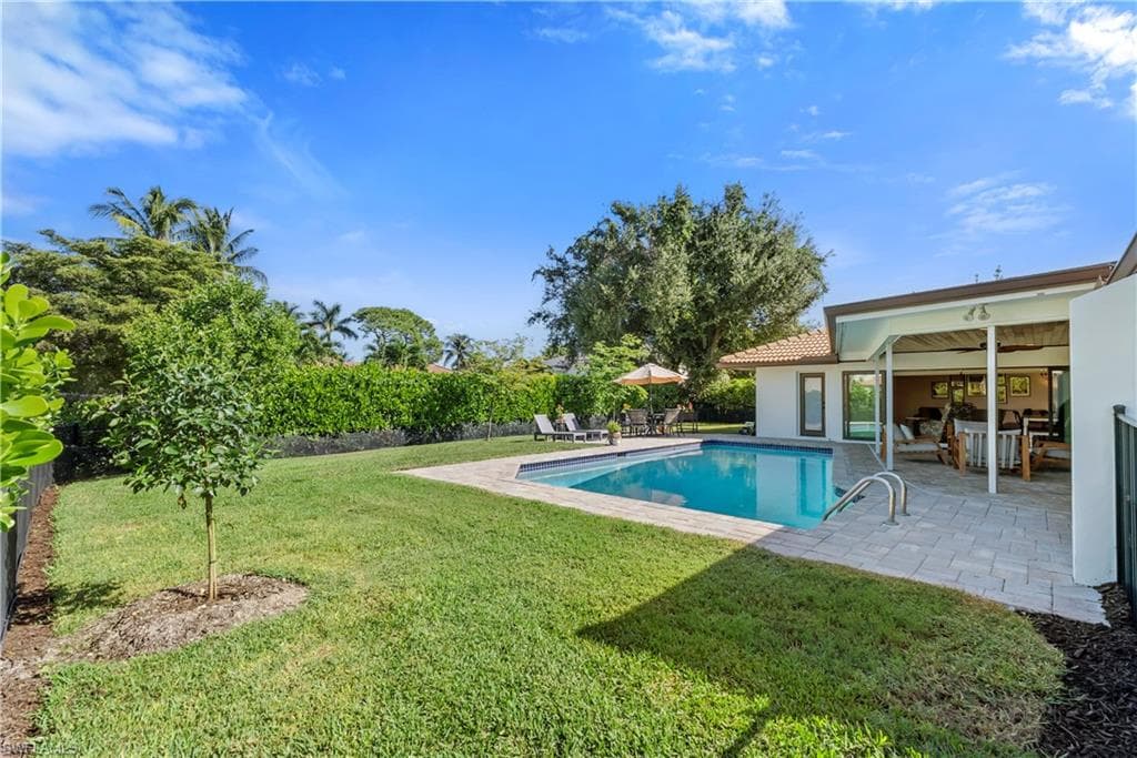 517 Parkwood Ln, Naples, FL 34103-28