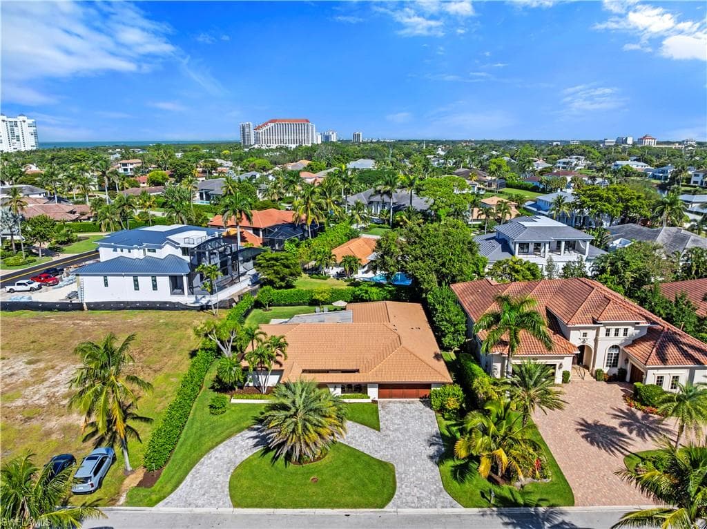 517 Parkwood Ln, Naples, FL 34103-29