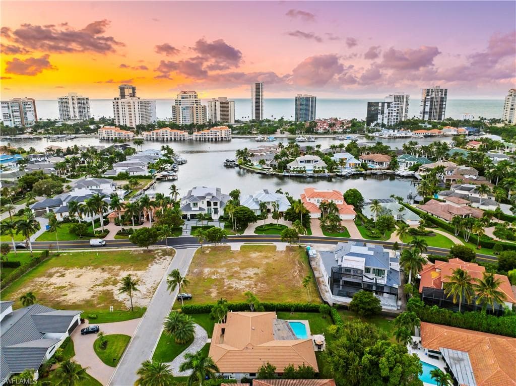 517 Parkwood Ln, Naples, FL 34103-30