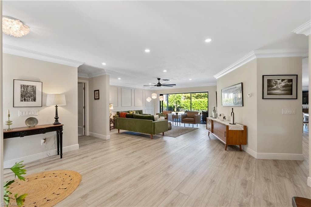 517 Parkwood Ln, Naples, FL 34103-2