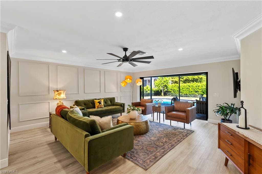 517 Parkwood Ln, Naples, FL 34103-4