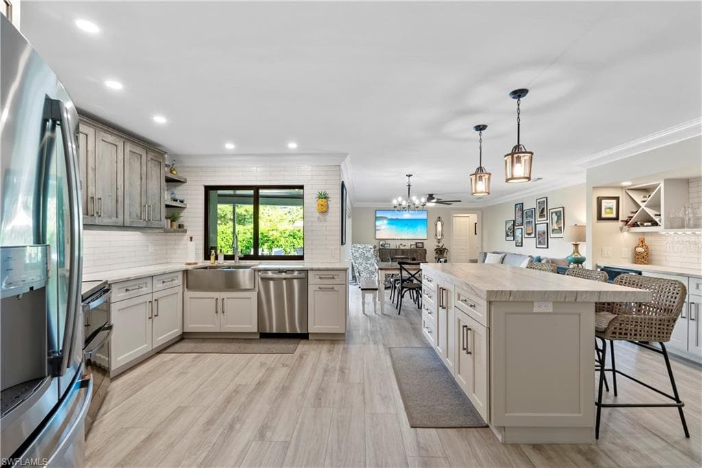 517 Parkwood Ln, Naples, FL 34103-7