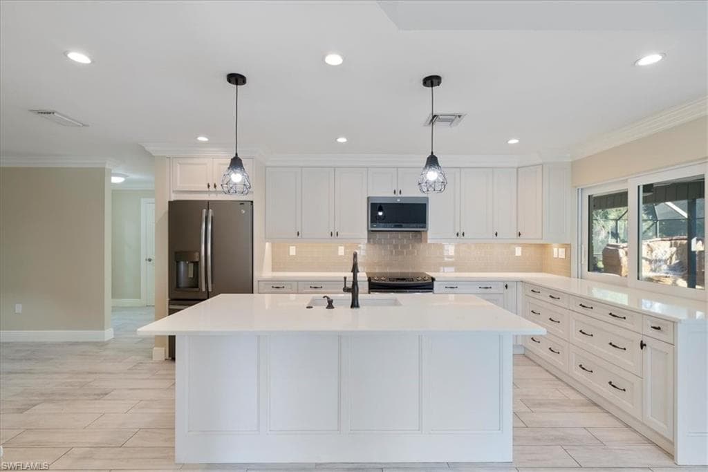 5501 Cynthia Ln, Naples, FL 34112-9