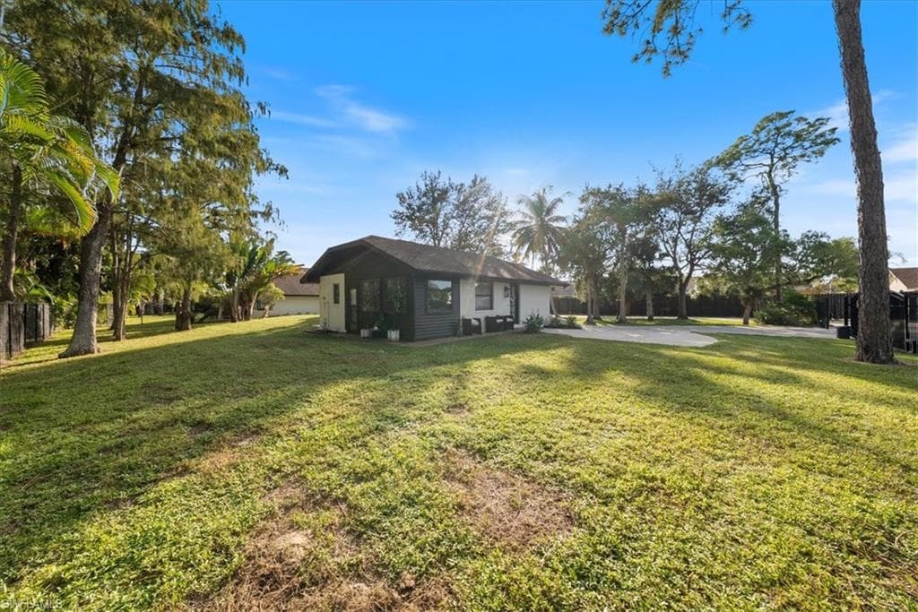 5501 Cynthia Ln, Naples, FL 34112-32
